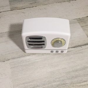Vivitar Bluetooth speaker shaped like turn knob radio with buttons for controls
